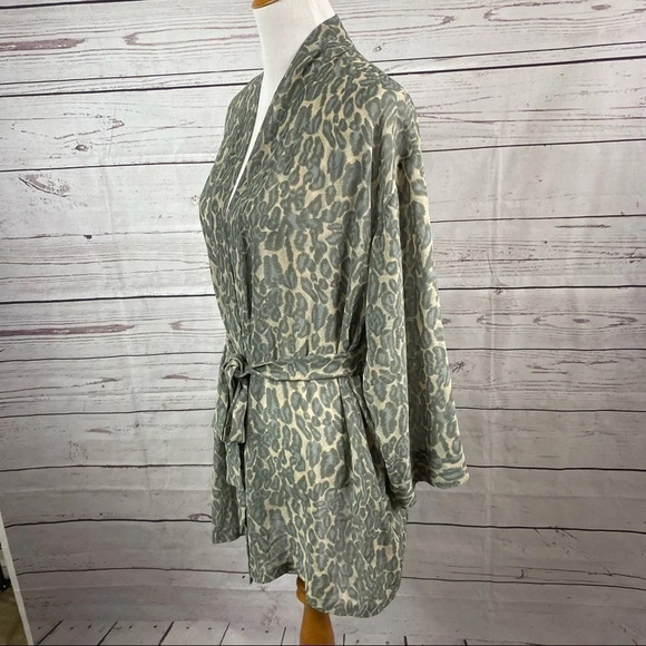 VICTORIA'S Secret animal print sheer throw on robe one size - Picture 2 of 8